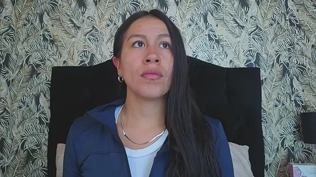 Snapshot of EmiGomez_ chatting on 12.19.25 EmiGomez online show from 12.19.25