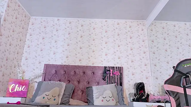 Snapshot of AvrillThomas chatting on 09.27.25 AvrillThomas online show from 09.27.25