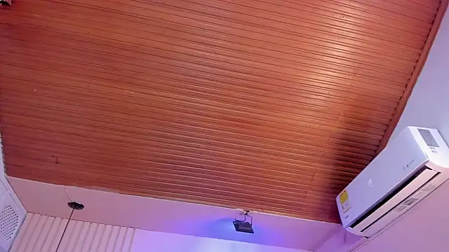 Snapshot of viiolett_lee chatting on 01.13.25 viiolett lee online show from 01.13.25