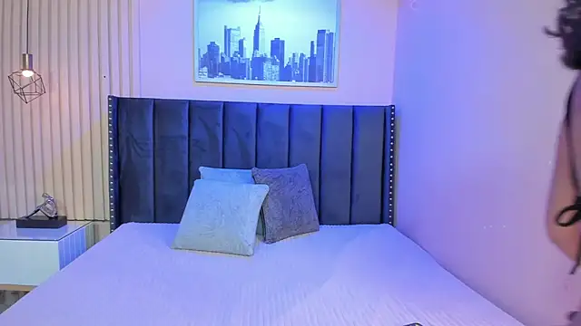 Snapshot of viiolett_lee chatting on 11.18.25 viiolett lee online show from 11.18.25