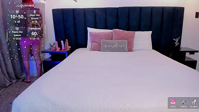 susyy7 online show from 10.17.25