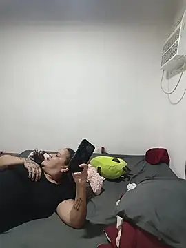 Snapshot of Milfvalesk chatting on 06.14.26 Milfvalesk online show from 06.14.26