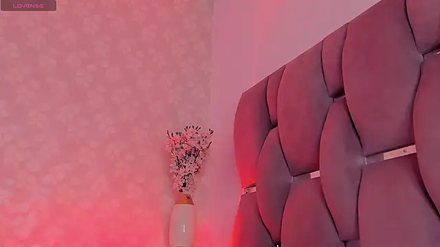 Snapshot of vayoleen chatting on 10.04.25 vayoleen online show from 10.04.25