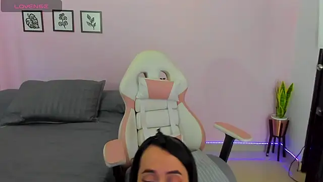 Snapshot of sophie_pazz chatting on 05.03.26 sophie pazz online show from 05.03.26