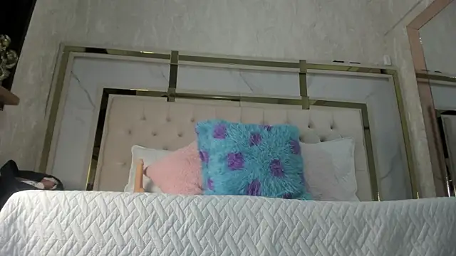 Victoriaa millers online show from 10.15.25