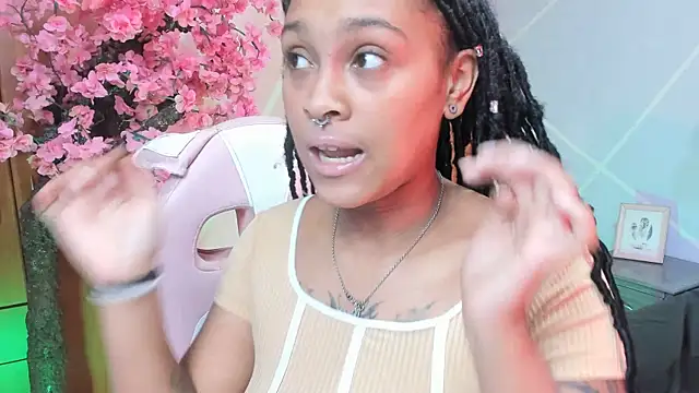 Snapshot of Elith_noa chatting on 09.15.25 Elith noa online show from 09.15.25