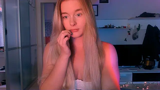 Snapshot of Eva_Jaya chatting on 09.17.25 Eva Jaya online show from 09.17.25