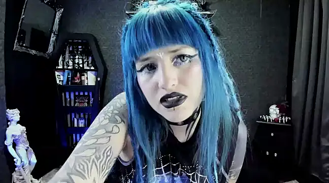 Snapshot of DimmuandDarkness chatting on 12.18.24 DimmuandDarkness online show from 12.18.24