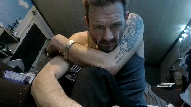 Snapshot of gettinit2wice chatting on 12.22.25 gettinit2wice online show from 12.22.25