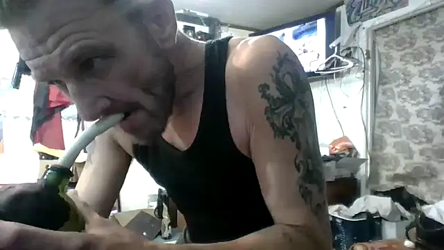 Snapshot of gettinit2wice chatting on 07.16.26 gettinit2wice online show from 07.16.26