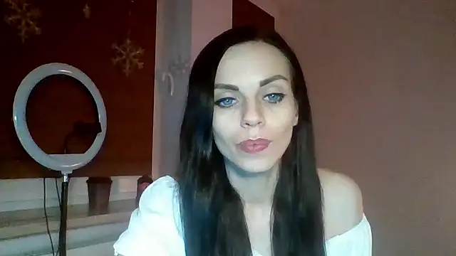 Snapshot of CassieSensual chatting on 12.22.24 CassieSensual online show from 12.22.24