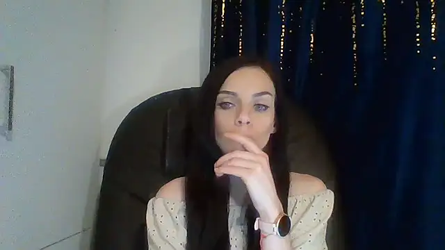 Snapshot of CassieSensual chatting on 10.30.25 CassieSensual online show from 10.30.25