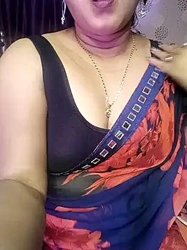 Snapshot of ella_mariya chatting on 12.08.24 ella mariya online show from 12.08.24