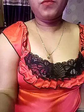 Snapshot of ella_mariya chatting on 12.08.24 ella mariya online show from 12.08.24