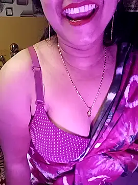 Snapshot of ella_mariya chatting on 12.15.24 ella mariya online show from 12.15.24