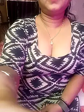 Snapshot of ella_mariya chatting on 01.01.25 ella mariya online show from 01.01.25