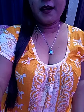 Snapshot of ella_mariya chatting on 10.08.25 ella mariya online show from 10.08.25