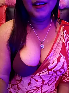 Snapshot of ella_mariya chatting on 10.13.25 ella mariya online show from 10.13.25