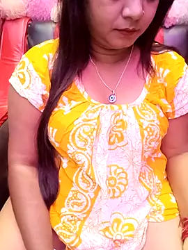 Snapshot of ella_mariya chatting on 10.17.25 ella mariya online show from 10.17.25