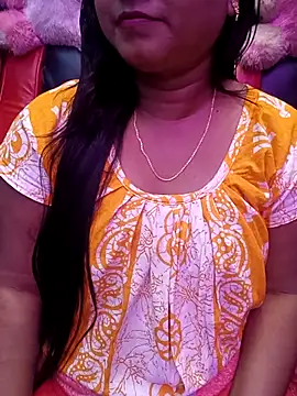 Snapshot of ella_mariya chatting on 11.21.25 ella mariya online show from 11.21.25