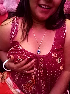 Snapshot of ella_mariya chatting on 11.25.25 ella mariya online show from 11.25.25