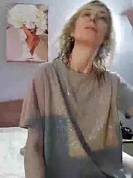 AvelinaLeoni online show from 12.25.24