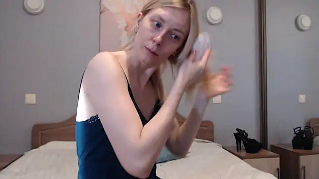 AvelinaLeoni online show from 02.26.25