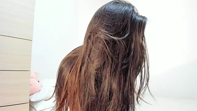 Elle Lee  online show from 11.18.25