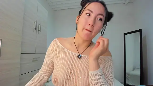 Elle Lee  online show from 11.20.25