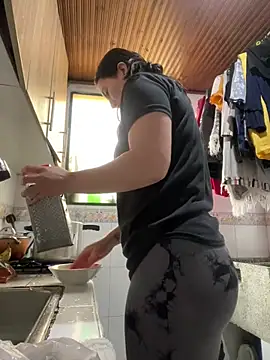 Elle Lee  online show from 02.16.26