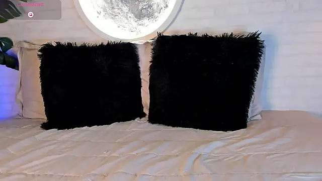 Snapshot of Elise_Diamond chatting on 03.01.25 Elise Diamond online show from 03.01.25