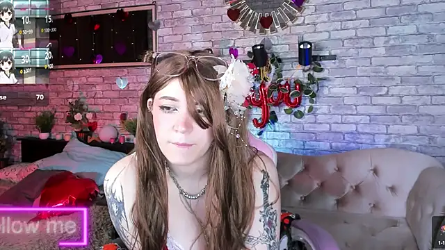 Snapshot of Alex_Howell chatting on 02.07.25 Alex Howell online show from 02.07.25