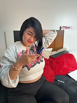 karenlennox1 online show from 04.24.26