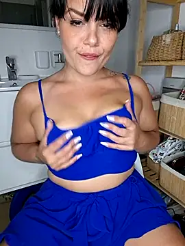 Snapshot of Xladycharme chatting on 05.27.26 Xladycharme online show from 05.27.26