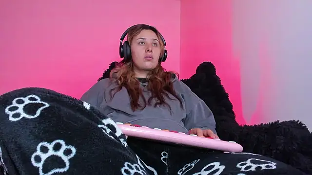 bonnie moon  online show from 02.01.26