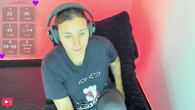 bonnie moon  online show from 02.04.26