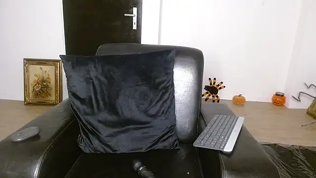 JuicyJanexo online show from 10.11.25