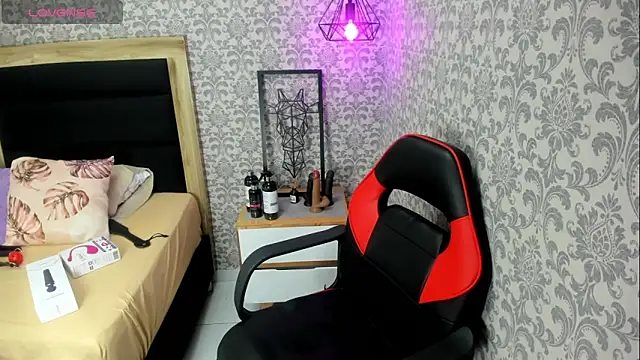 Snapshot of lizziemontana2 chatting on 03.21.25 lizziemontana2 online show from 03.21.25