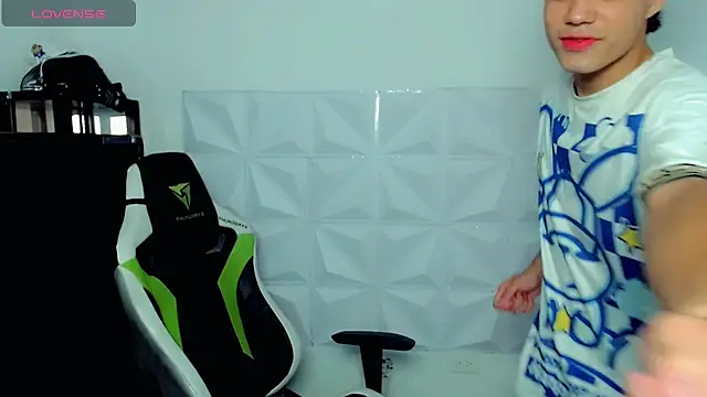 Snapshot of bby_santi chatting on 12.05.24 bby santi online show from 12.05.24