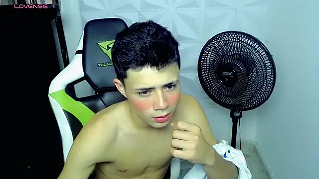 Snapshot of bby_santi chatting on 12.05.24 bby santi online show from 12.05.24