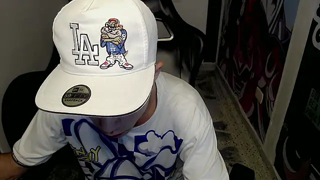 Snapshot of bby_santi chatting on 02.13.25 bby santi online show from 02.13.25