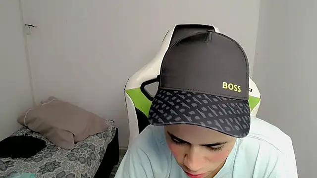 Snapshot of bby_santi chatting on 03.11.25 bby santi online show from 03.11.25