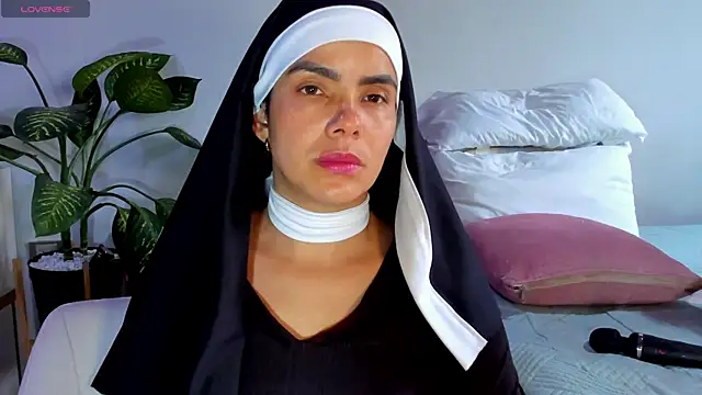 Snapshot of ClaraMariaMon chatting on 02.24.25 ClaraMariaMon online show from 02.24.25