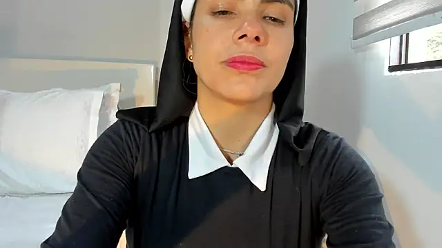 ClaraMariaMon online show from 06.05.26