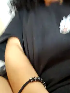 Snapshot of ELIZABETHFX chatting on 10.30.25 ELIZABETHFX online show from 10.30.25