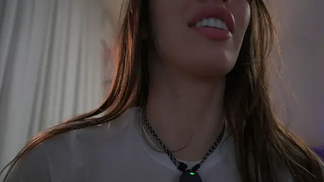 Snapshot of emma_land chatting on 03.19.25 emma land online show from 03.19.25