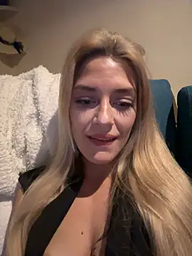 Lolitaxlola online show from 03.15.25