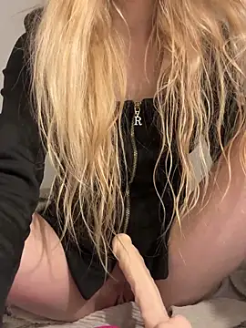 Lolitaxlola online show from 10.31.25