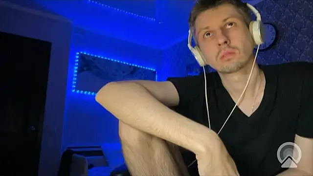 Aki-Laky online show from 12.15.25