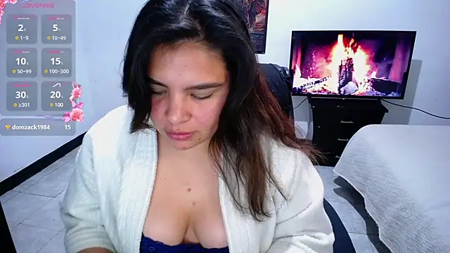 Snapshot of goddess_valXX chatting on 01.14.25 goddess valXX online show from 01.14.25